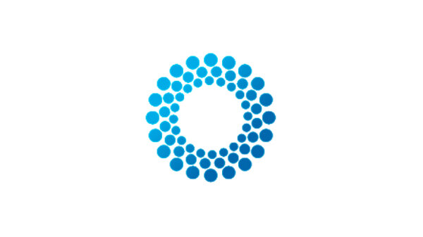 Das WeWash-Logo ist kreisförmig und besteht aus drei Ebenen. Ein Innerer Kreis, der aus Punkten besteht und zwei äußere Kreise, die ebenfalls aus Punkten bestehen. Die äußerste Ebene hat die größten Punkte. Das Logo ist blau auf weißem Grund. 