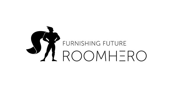Das Logo für Roomhero ist ein stilisierter Superheld, der neben dem Firmenschriftzug platziert ist. Das Logo ist Schwarz auf weißem Grund. 